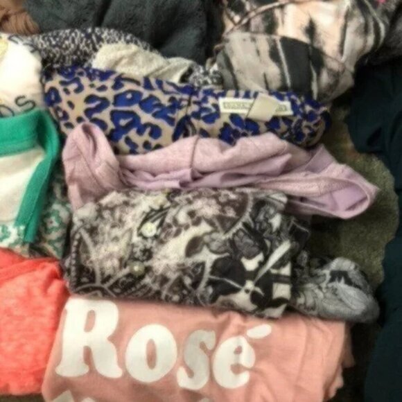 5 POUND NOT MYSTERY RESELLER CLOTHING LOT SURPRISE INVENTORY BOX 5-10 Items XS-L - Picture 8 of 14